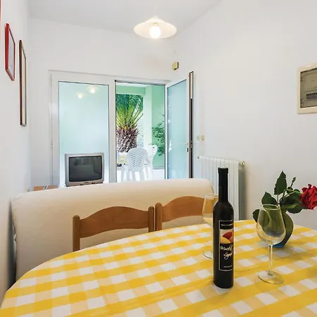 Apartament Gorgeous In With Kitchen